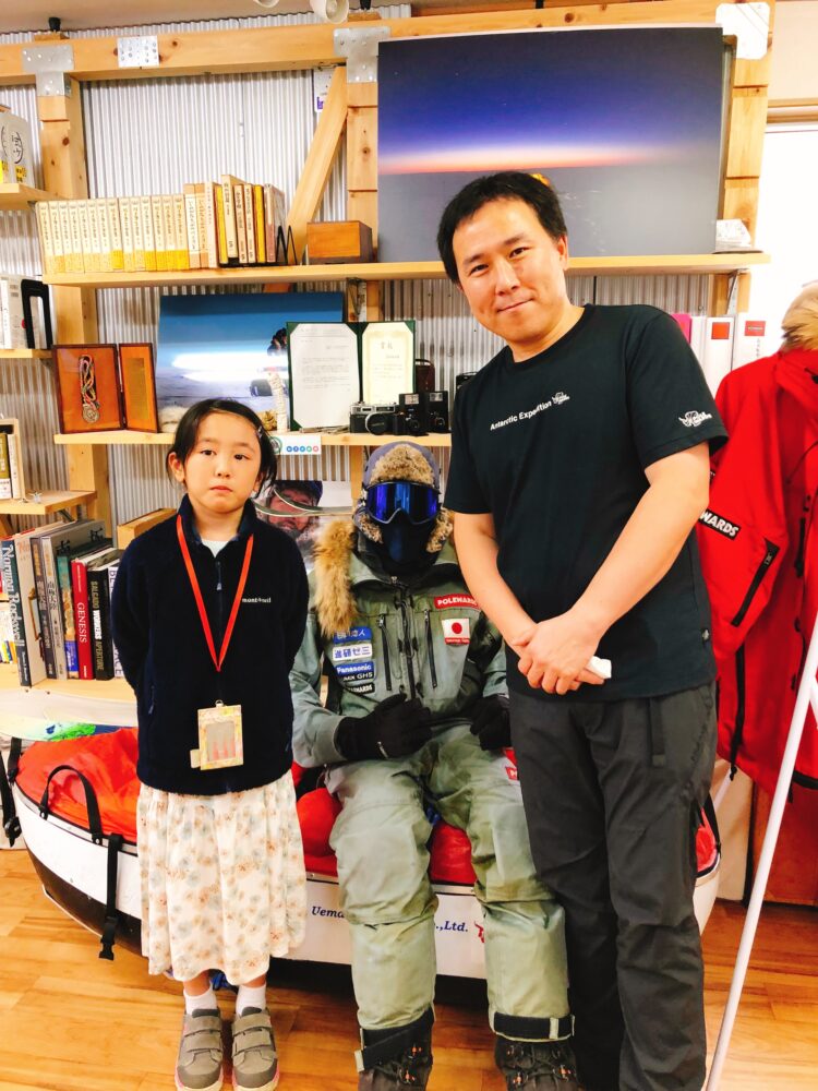 日本唯一の北極冒険家・荻田泰永さんと娘2ショット